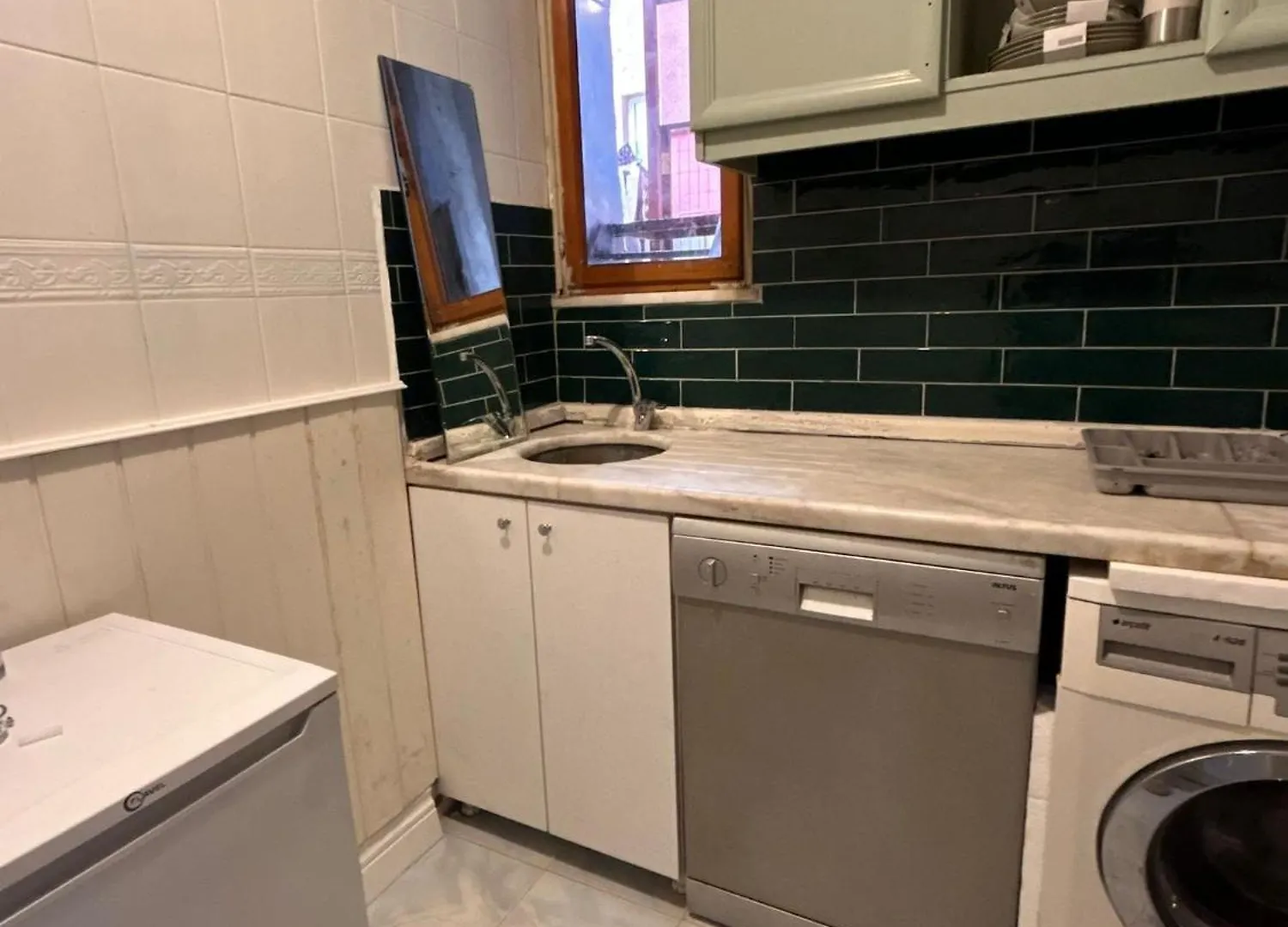 Central 3 Story 5 Bedroom Home With Terrace By Tram Istanbul