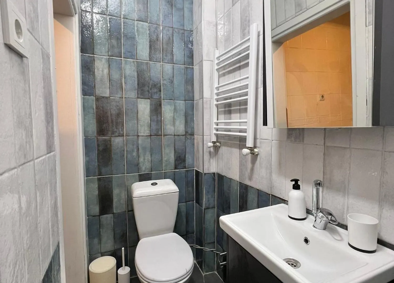 Central 3 Story 5 Bedroom Home With Terrace By Tram Istanbul 0*,