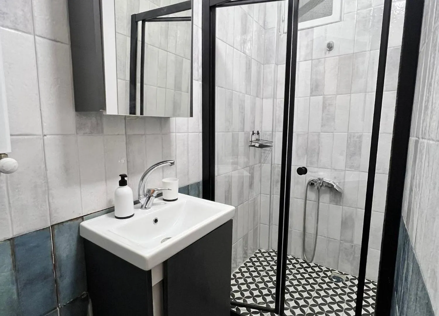 Villa Central 3 Story 5 Bedroom Home With Terrace By Tram Istanbul