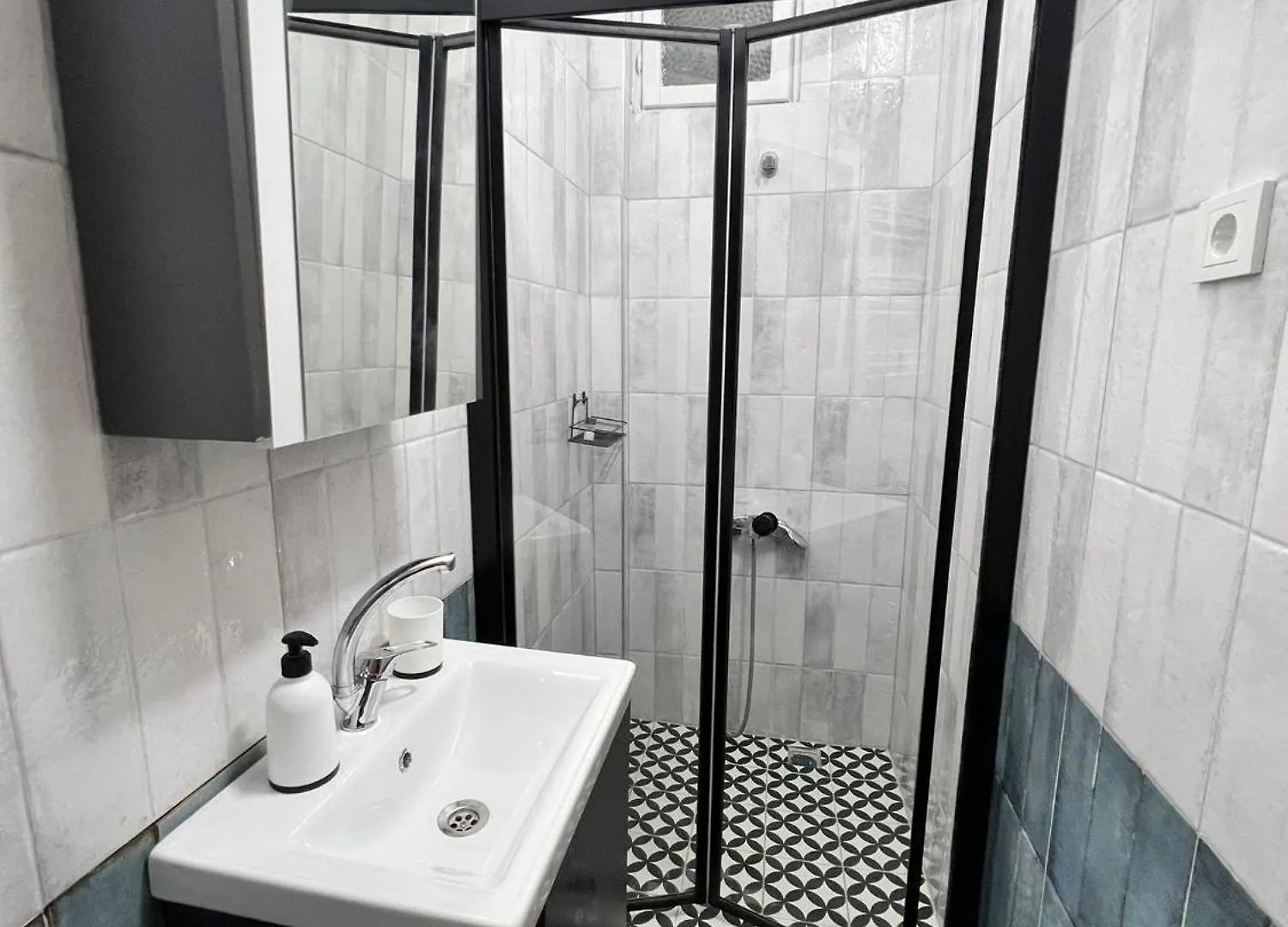 Villa Central 3 Story 5 Bedroom Home With Terrace By Tram Istanbul