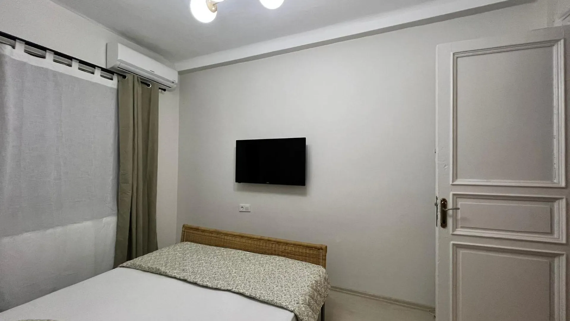 Villa Central 3 Story 5 Bedroom Home With Terrace By Tram Istanbul