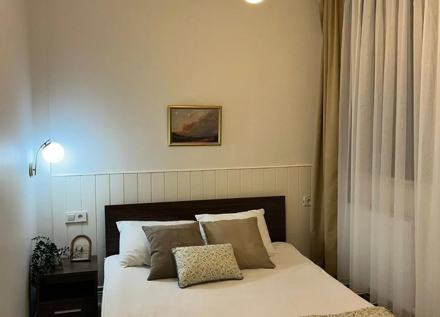 Central 3 Story 5 Bedroom Home With Terrace By Tram Istanbul