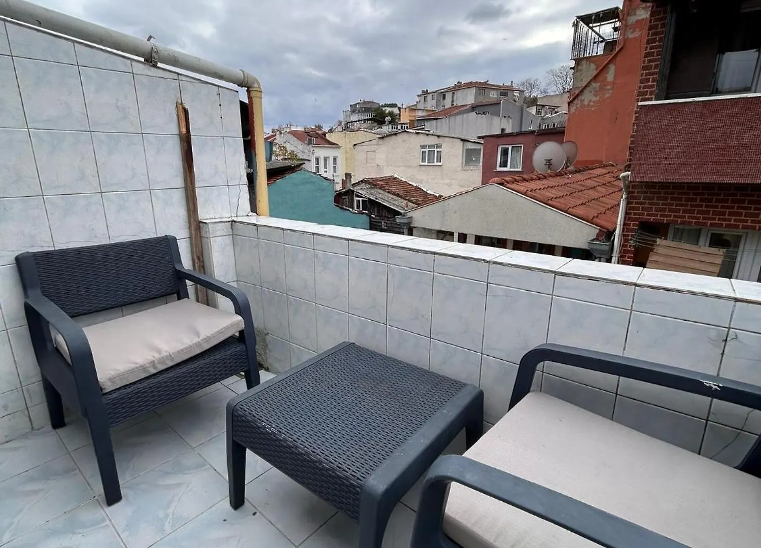 Central 3 Story 5 Bedroom Home With Terrace By Tram Istanbul Turkey
