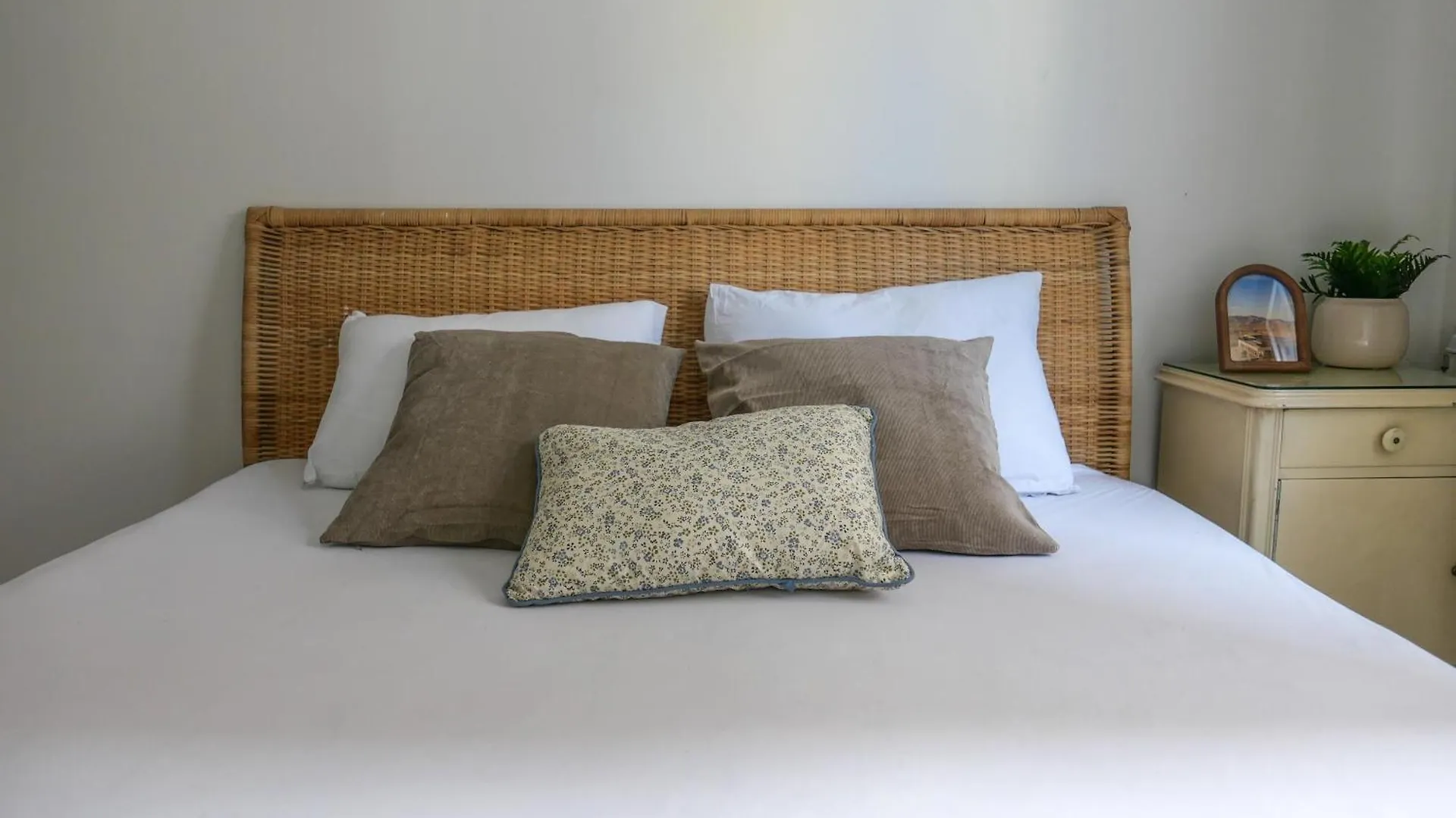 Villa Central 3 Story 5 Bedroom Home With Terrace By Tram Istanbul Turkey