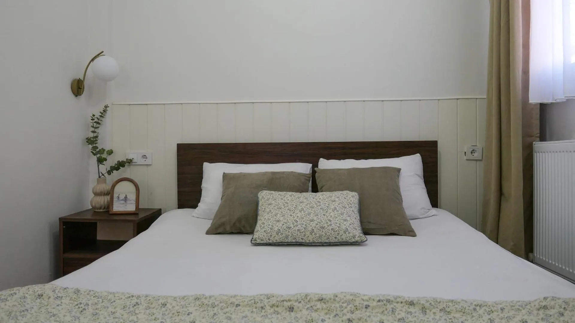 Central 3 Story 5 Bedroom Home With Terrace By Tram Istanbul 0*,